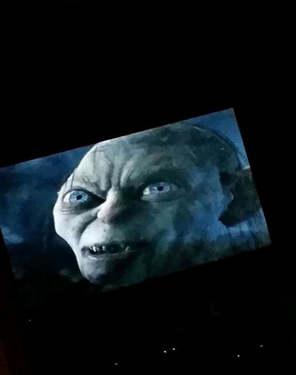 3. Когда на экране появляется какой-нибудь уродливый персонаж, ты показываешь на него пальцем и говоришь сестре/брату: «Это ты!»