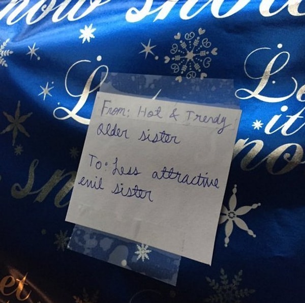 6. Даже когда ты даришь им подарки, не забываешь напоминать о том, что ты симпатичнее.