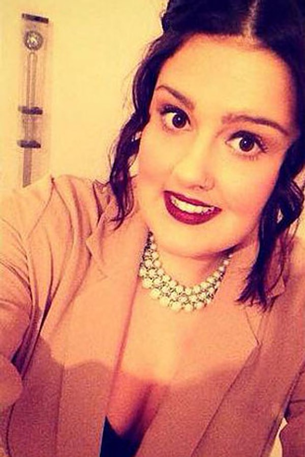 2. Эмили Пэнкхерст, 20-летняя студентка из Кента, сказала, что свято верила в то, что у нее просто стресс из-за экзаменов, и совершенно не подозревала, что у нее заражение крови в результате синдрома токсического шока.