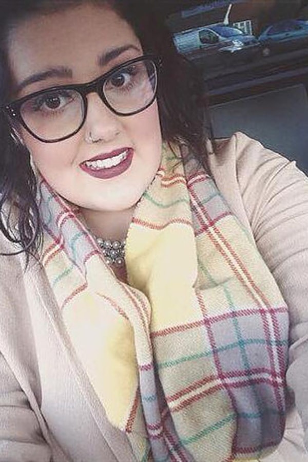 2. Эмили Пэнкхерст, 20-летняя студентка из Кента, сказала, что свято верила в то, что у нее просто стресс из-за экзаменов, и совершенно не подозревала, что у нее заражение крови в результате синдрома токсического шока.