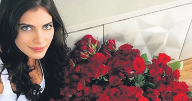 6. Güllerin kraliçesi Ceren Hindistan ise balık burçları nasıl aşk yaşar, hepimize gösterdi!