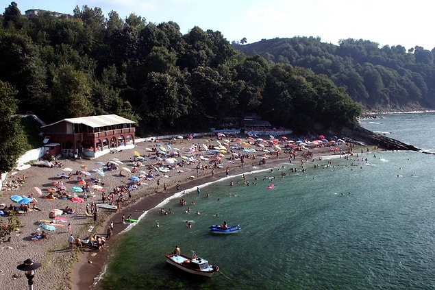 1. Doğa ile iç içe sahillerde denizin keyfini sürebilirsiniz.