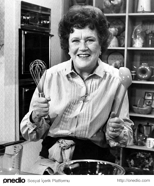 Julia Child, 50 yaşında yayımladığı ilk kitabının ardından dünyaca ünlü bir şef haline geldi.