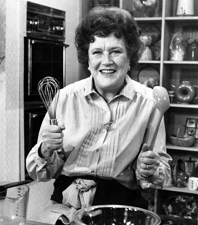 10. Julia Child, 50 yaşında yayımladığı ilk kitabının ardından dünyaca ünlü bir şef haline geldi.
