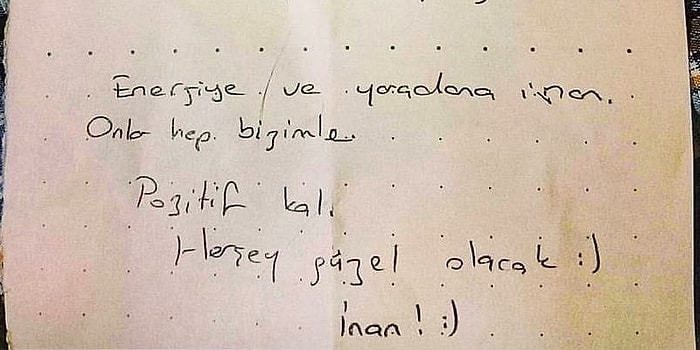 Metrobüste Ağlayan Bir Kıza Yazılan Bu Not Sizin de Gününüzü Güzelleştirecek