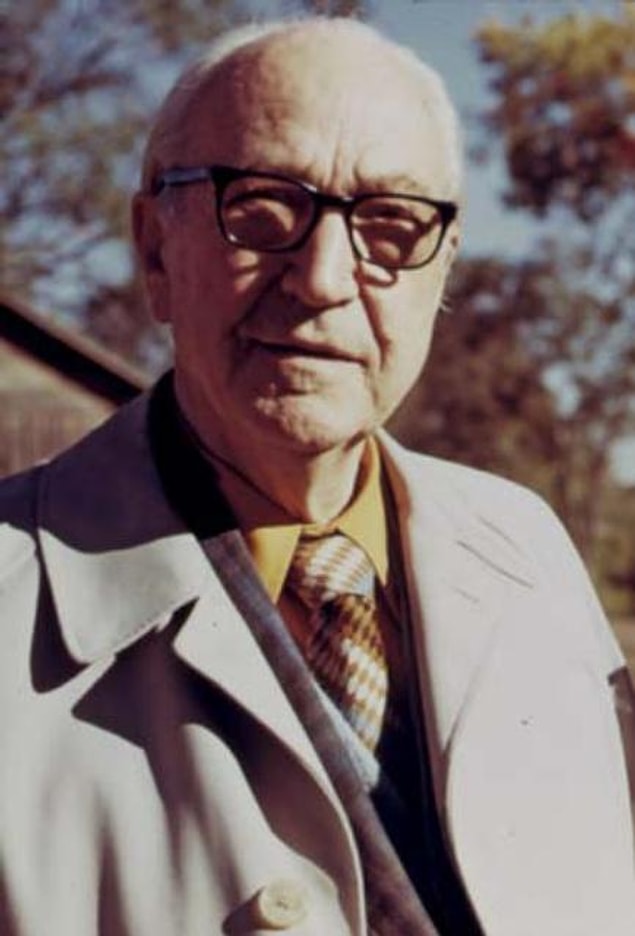 11. Karl Menninger- İstersen yak, savur, dağıt, beni yarala