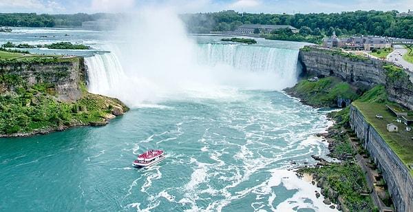 2. Niagara Şelaleleri'nde yıkanın.