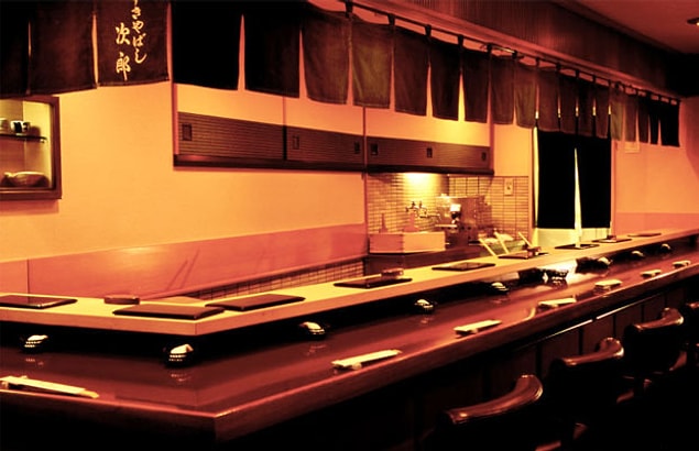 7. Tokyo'daki ünlü Jiro Restoranı'nda suşi yiyin.