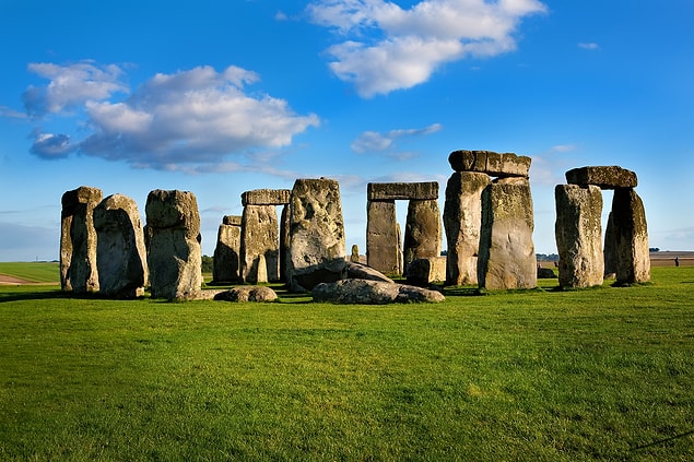 26. Stonehenge'i ziyaret edin.