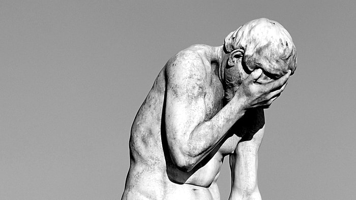 Bardağın Tamamını Boş Görmek: 10 Madde ile Yetersizlik Hissi Yaşayanların Bilmesi Gerekenler