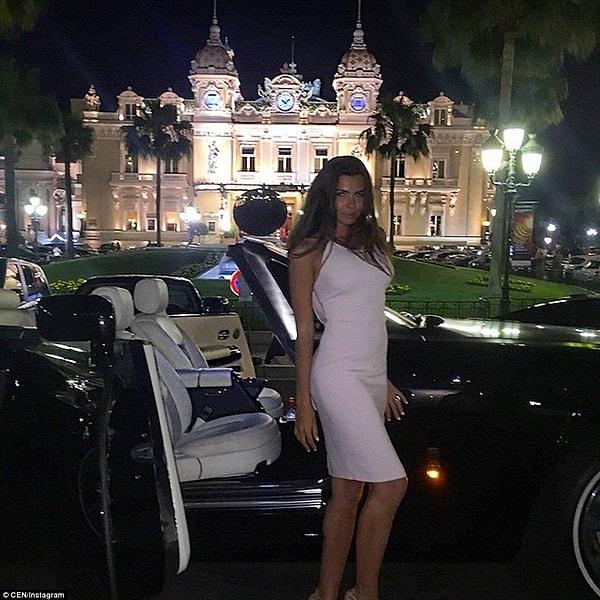 Monte Carlo'daki bir kumarhanenin önünde spor arabayla poz veren bu kişi ise Anna Fursova.