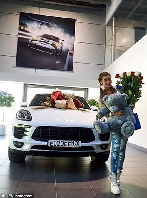 Lüks Arabaları, Evleri ve Özel Uçaklarıyla Instagramda Boy Gösteren Rusya'nın Zengin Çocukları