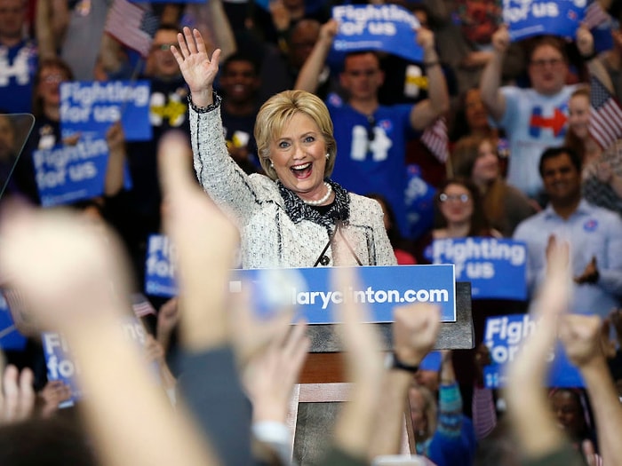 Clinton, Güney Carolina Önseçimini 'Açık Ara' Kazandı