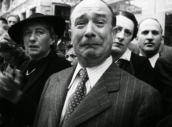 15. Nazi'lerin Fransa'yı işgali sırasında bir Fransız ağlarken, 1940.