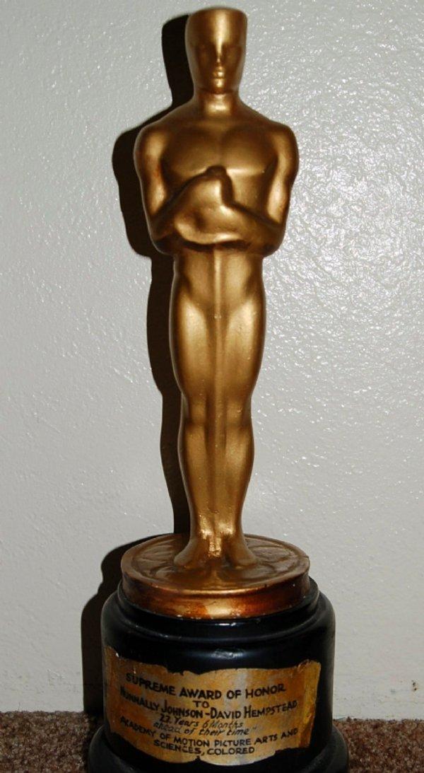 9. Oscar 2. Dünya Savaşı'na kadar bronzdan yapılmıştır.