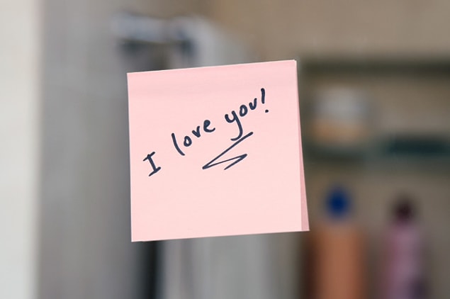 1. Post-it'lere küçük notlar bırakın.