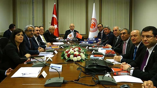 'Oy vermeyeceğimiz, kabul etmeyeceğimiz bir konuda masaya oturmanın mantığı ne?'