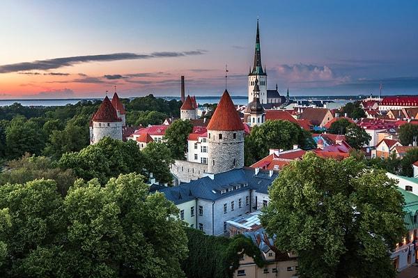 1. Estonya Cumhuriyeti, Kuzey Avrupa'da bulunan bir Baltık devletidir, başkenti Tallin'dir.