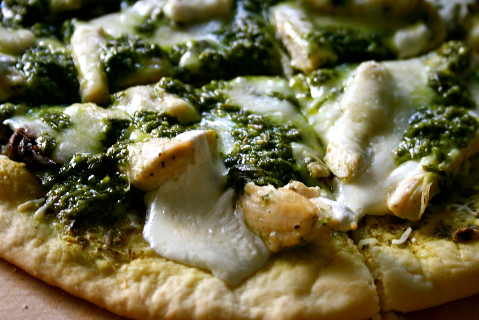 Peynirli ve brokolili pizza tarifi Peynirli ve brokolili pizza tarifi