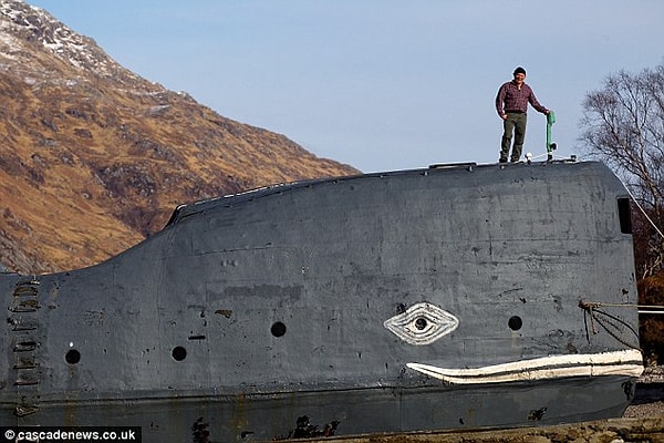 73 yaşındaki McClean balina şeklindeki botu için toplam 100 bin dolar harcamış ve Moby adını verdiği bu botun yapılması tam 20 yıl sürmüş.