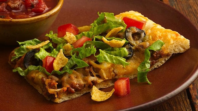 12. Cipsli pizza duymuş muydunuz? Duymadıysanız buyurun mutfağa!
