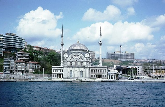 11. Bezmialem Valide Sultan Camisi