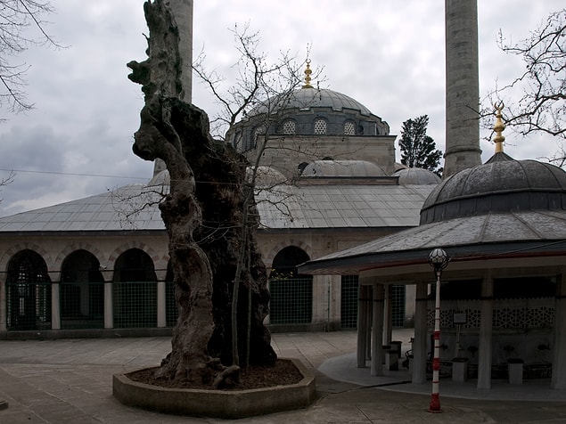 15. Valide-i Atik Camisi
