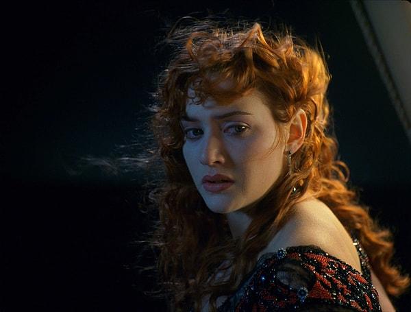 21. En İyi Film ödüllü "Titanic"te mürettebatın beceriksizliğe rağmen, Rose kurtulmayı başarıyor.