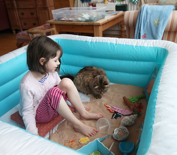 8. Теперь Айрис уже намного лучше. И мама может заниматься ее образованием на дому.