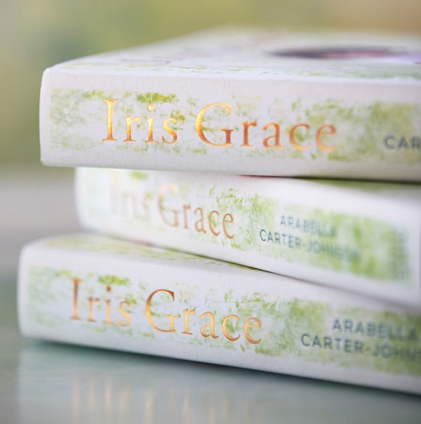 17. Чтобы создать эту книгу потребовались 3 художника, иллюстратор и фотограф.