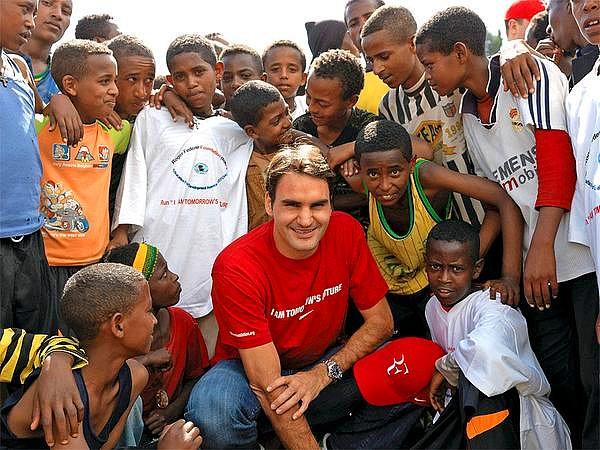 10. Roger Federer; İyi, kaliteli, doğru bir eğitime ulaşmak her çocuğun hakkıdır görüşünün yılmaz bir savunucusu.