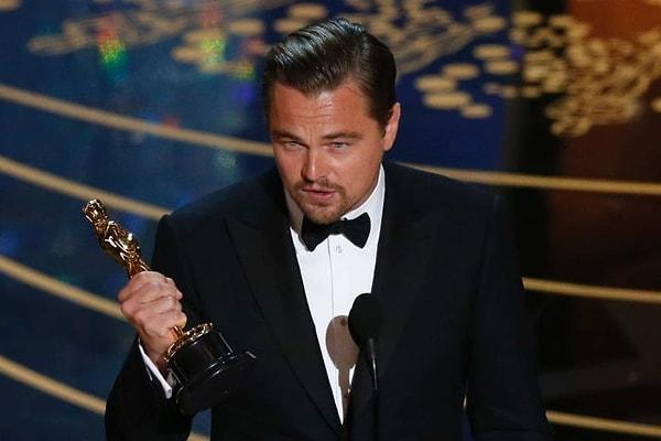 Bir türlü kazanamadığı Oscar’a nihayet kavuşmasının üzerinden yapılan espriler bir yana, geceye damga vuran konulardan birisi de ödül konuşmasıydı: