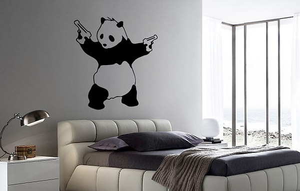 16. Наклейка на стену с крутой пандой