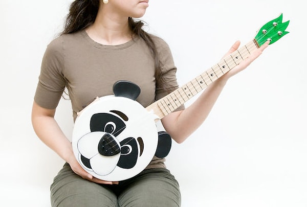 24. Гавайская гитара в виде панды