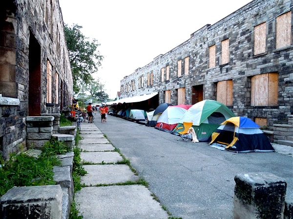 23. Поставьте палатку