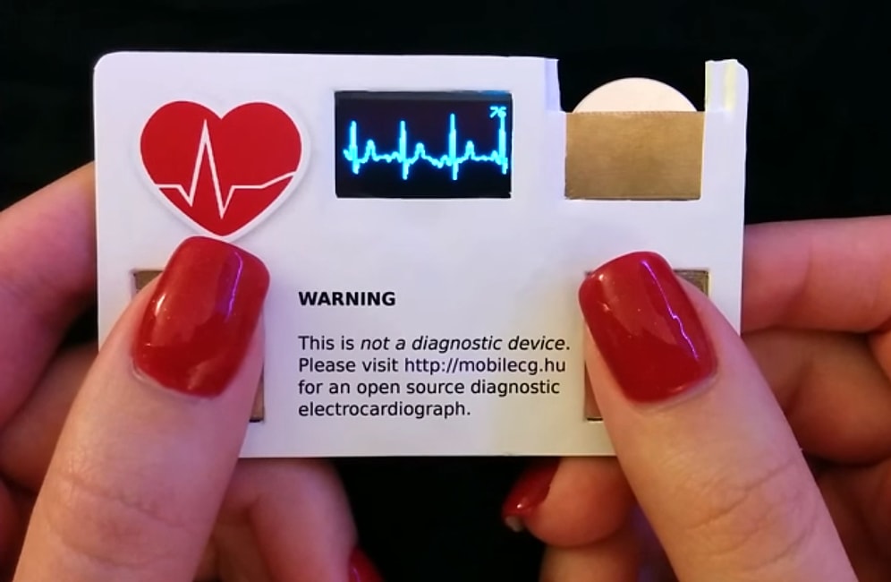 Kartvizit Dediğin Böyle Olur! İçinde Mini EKG Cihazı Bulunan Yaratıcı Kartvizit