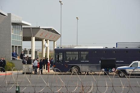 Yunanistan Mültecileri Türkiye'ye Geri Göndermeye Başladı