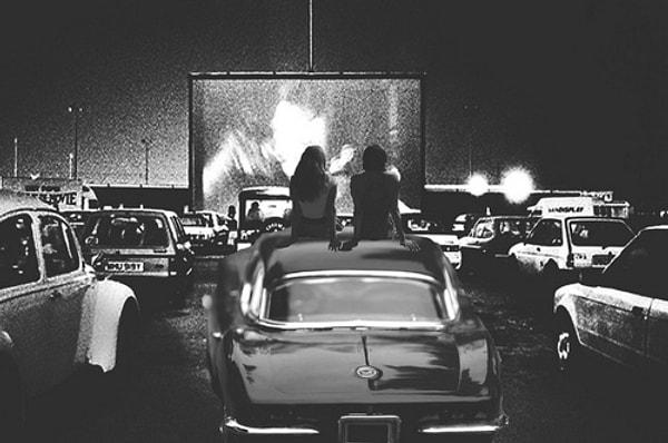 19. Arabayla açık hava sinemalarına gidebilmek.