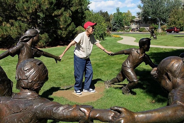 6. На данный момент Норма уже успела посетить гору Рашмор, Йеллоустонский национальный парк и Большой каньон. Так как Норма во время Второй мировой служила медсестрой на флоте, они посетили и Национальный музей Второй мировой войны.