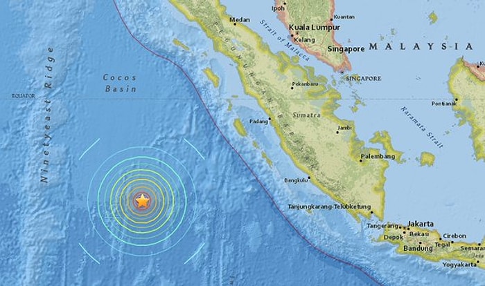 Endonezya'nın Güneybatısında 7.9 Büyüklüğünde Deprem Oldu; Tsunami Uyarısı Yapıldı