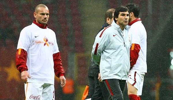 Sneijder: "Ben burada mutluyum ve gelecek sezon da burada olacağım"