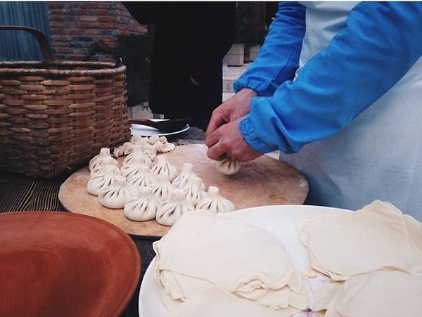 2. А от самодельных хинкали не смогли отказаться даже самые придирчивые и стройные гости.