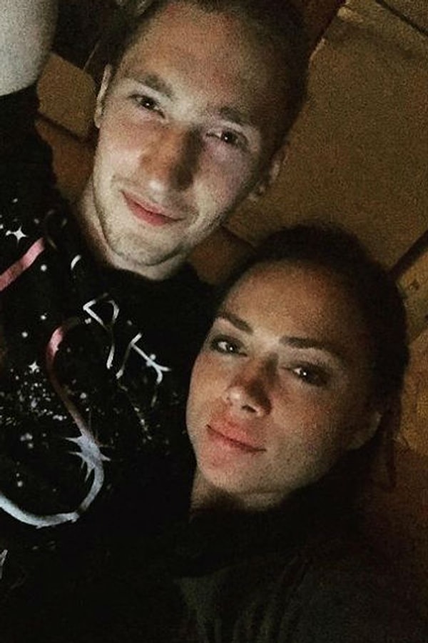 7. Что ж, в таком повороте вещей есть и положительные стороны: сейчас актриса может уделять больше времени своему молодому человеку – молодому певцу Александру Иванову.