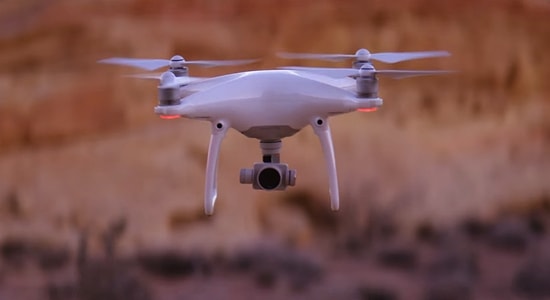 Kendi Kendine Uçan Drone Yapmışlar: DJI'ın Yeni Akıllı Drone'u Phantom 4