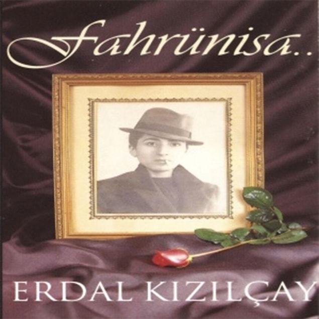 Tek albümü "Fahrünisa"yı annesine adadı.