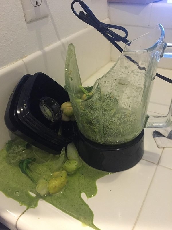 17. Блендер не одобряет твой здоровый образ жизни: