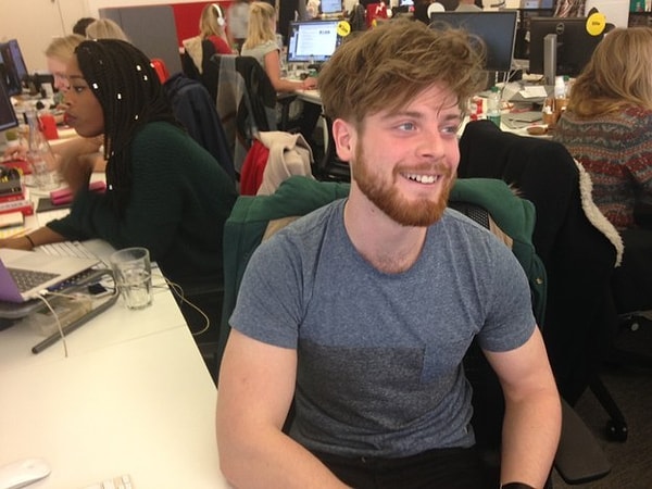 2. - Алекс, опиши, пожалуйста, месячные в трех словах.