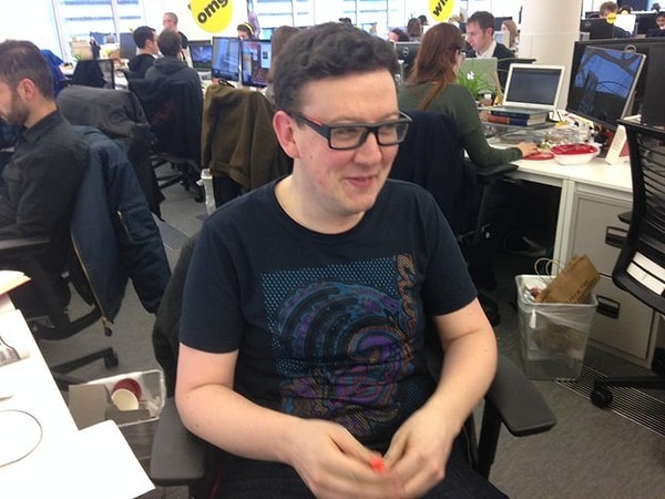 9. - Джеймс, как ты считаешь, можем ли мы позволить девушкам свободно истекать кровью в офисе?