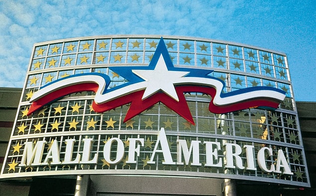 Amerika Birleşik Devletleri'ndeki “Mall of America”nın (Amerika Alışveriş Merkezi) sahipleri Kanadalıdır.