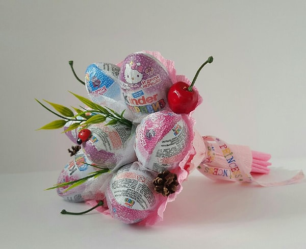 4. Торт или букет из киндеров 💐